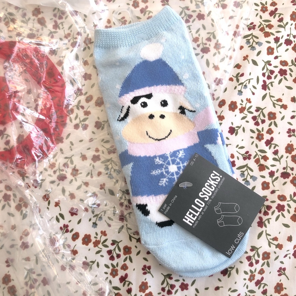 NWT - Women’s Winter Cow Low Cut Socks - Light Blue 4-10